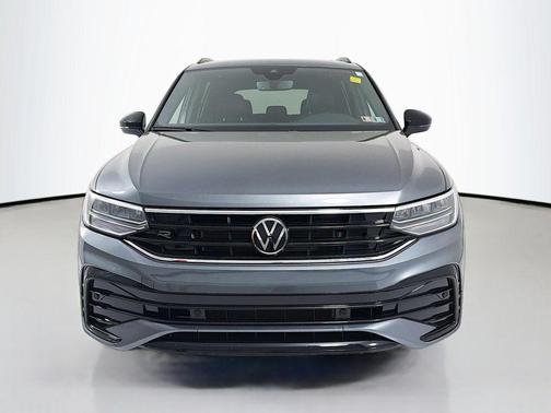 Platinum Gray Metallic 2024 Volkswagen Tiguan 2.0T SE R-Line Black 4MOTION