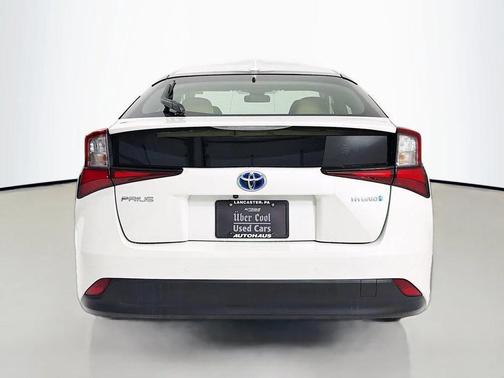 Blizzard Pearl 2020 Toyota Prius LE