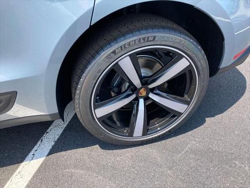 2024 Porsche Macan Base