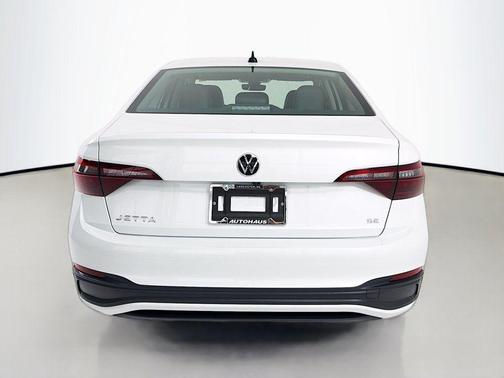 Opal White Pearl 2023 Volkswagen Jetta 1.5T SE