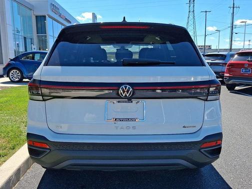 2025 Volkswagen Taos 1.5T SE Black