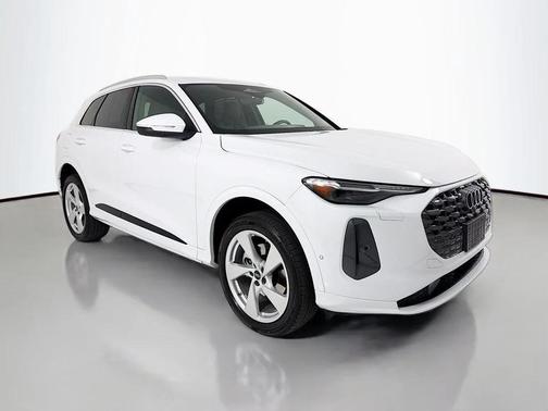 Glacier White Metallic 2025 Audi Q5 Premium Plus TFSI quattro S tronic