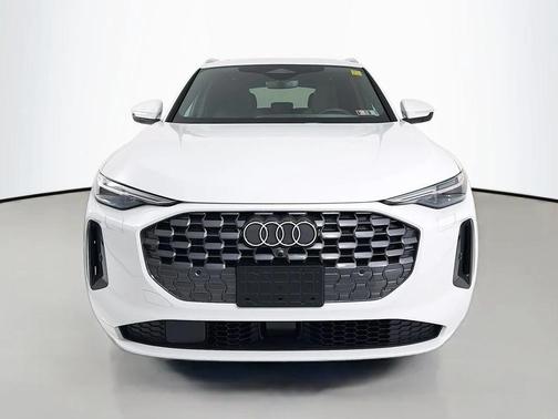 Glacier White Metallic 2025 Audi Q5 Premium Plus TFSI quattro S tronic