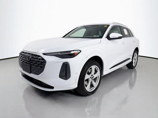 Glacier White Metallic 2025 Audi Q5 Premium Plus TFSI quattro S tronic