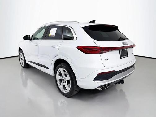 Glacier White Metallic 2025 Audi Q5 Premium Plus TFSI quattro S tronic