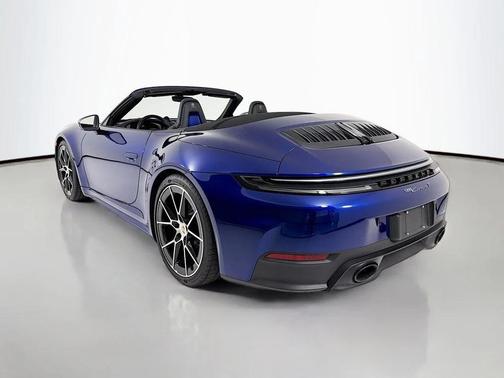 Gentian Blue Metallic 2026 Porsche 911 Carrera T