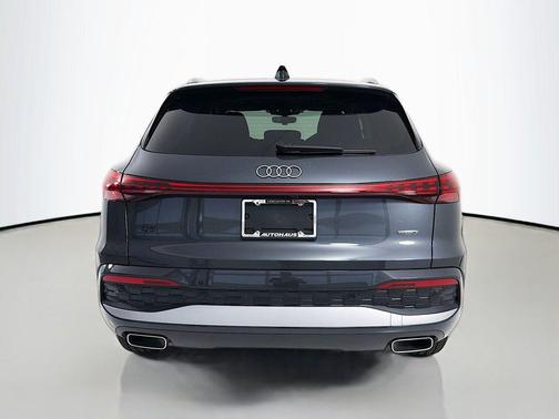 Tambora Gray Metallic 2026 Audi Q5 Premium Plus TFSI quattro S tronic