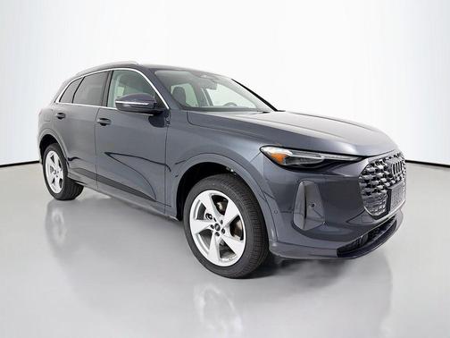 Tambora Gray Metallic 2026 Audi Q5 Premium Plus TFSI quattro S tronic