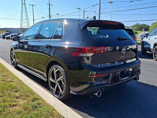 2025 Volkswagen Golf GTI 2.0T SE DSG