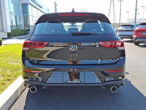 2025 Volkswagen Golf GTI 2.0T SE DSG