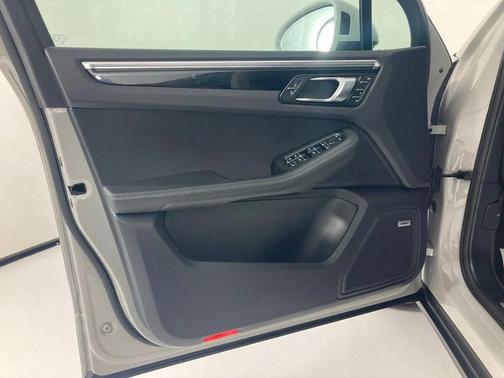 2020 Porsche Macan S