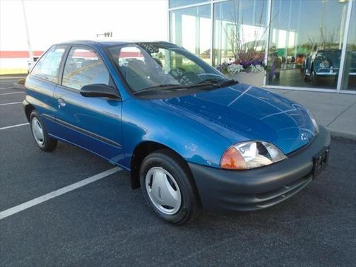 2000 Chevrolet Metro 2dr Hatchback