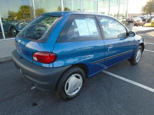2000 Chevrolet Metro 2dr Hatchback