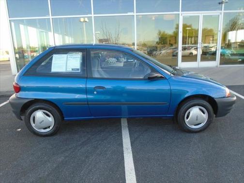 2000 Chevrolet Metro 2dr Hatchback