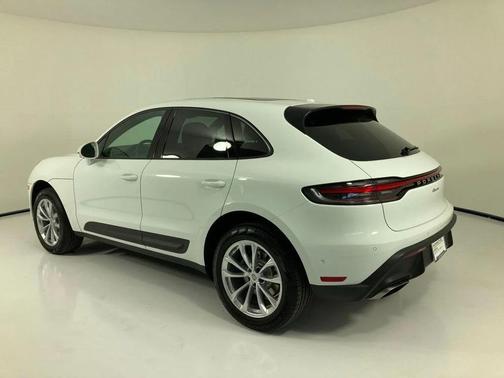 2022 Porsche Macan AWD
