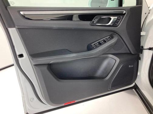 2022 Porsche Macan AWD