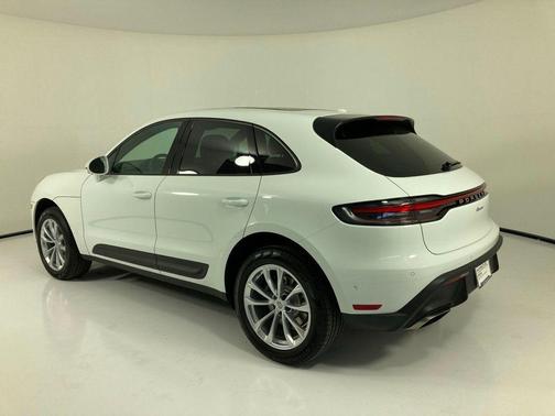2022 Porsche Macan AWD