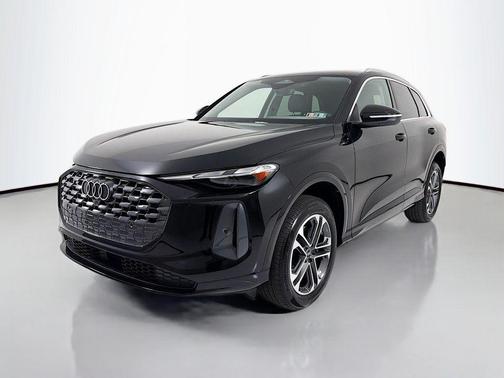 Mythos Black Metallic 2025 Audi Q5 Premium TFSI quattro S tronic