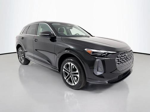 Mythos Black Metallic 2025 Audi Q5 Premium TFSI quattro S tronic