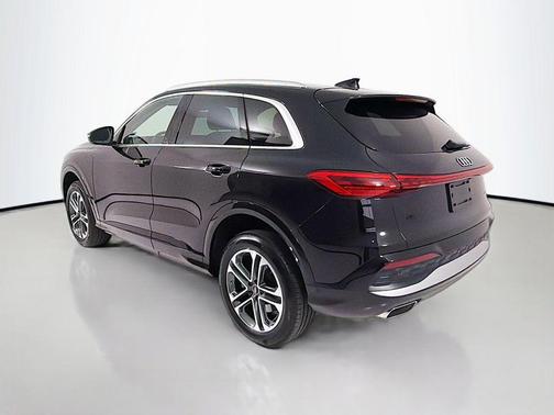 Mythos Black Metallic 2025 Audi Q5 Premium TFSI quattro S tronic