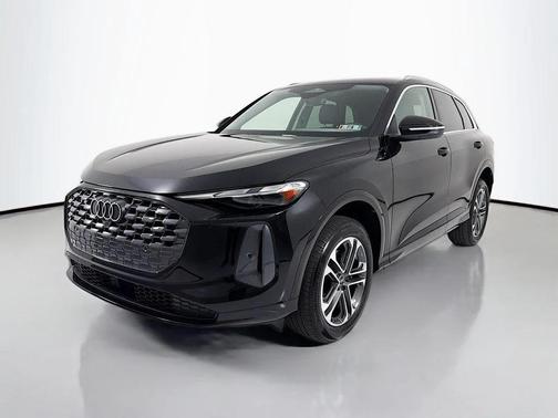 Mythos Black Metallic 2025 Audi Q5 Premium TFSI quattro S tronic