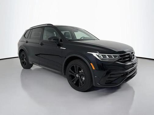 Deep Black Pearl 2024 Volkswagen Tiguan 2.0T SE R-Line Black 4MOTION