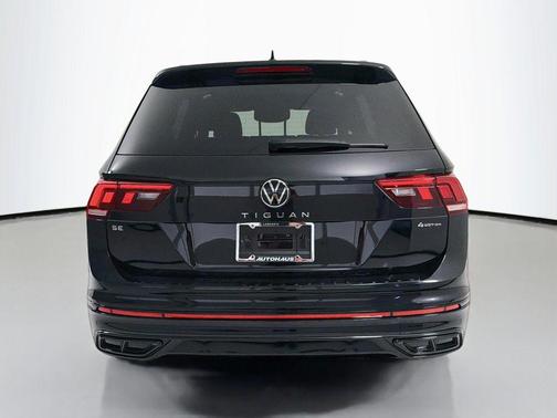 Deep Black Pearl 2024 Volkswagen Tiguan 2.0T SE R-Line Black 4MOTION
