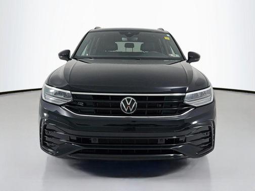 Deep Black Pearl 2024 Volkswagen Tiguan 2.0T SE R-Line Black 4MOTION