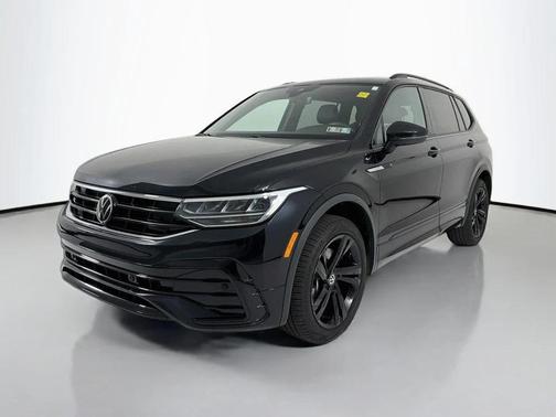 Deep Black Pearl 2024 Volkswagen Tiguan 2.0T SE R-Line Black 4MOTION