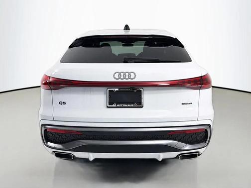 Glacier White Metallic 2025 Audi Q5 Premium Plus TFSI quattro S tronic