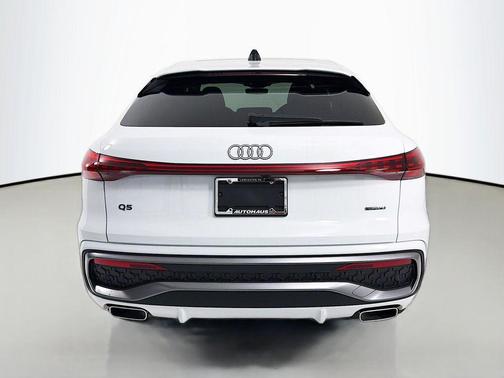 Glacier White Metallic 2025 Audi Q5 Premium Plus TFSI quattro S tronic