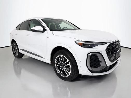 Glacier White Metallic 2025 Audi Q5 Premium Plus TFSI quattro S tronic
