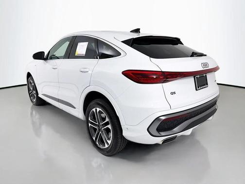 Glacier White Metallic 2025 Audi Q5 Premium Plus TFSI quattro S tronic