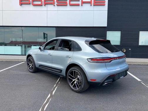 2025 Porsche Macan AWD