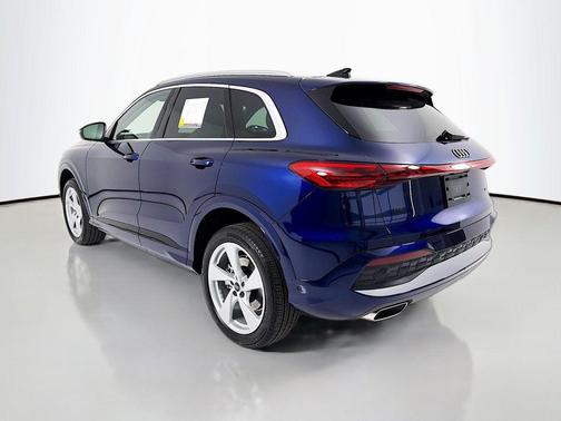 Navarra Blue Metallic 2025 Audi Q5 Premium Plus TFSI quattro S tronic