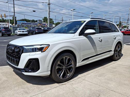 2025 Audi Q7 55 Premium Plus