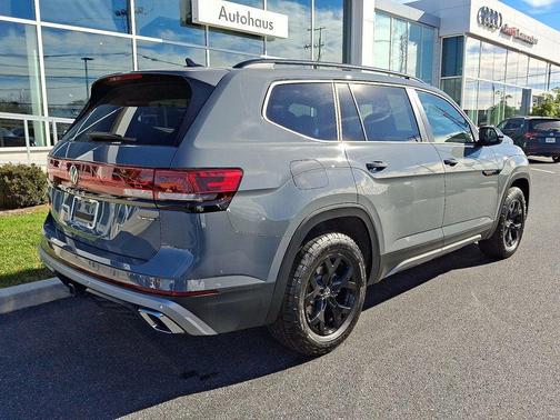 2025 Volkswagen Atlas 2.0T Peak Edition