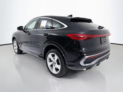 Mythos Black Metallic 2025 Audi Q5 Premium Plus TFSI quattro S tronic
