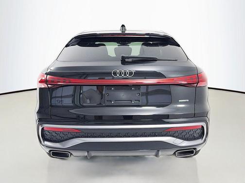 Mythos Black Metallic 2025 Audi Q5 Premium Plus TFSI quattro S tronic