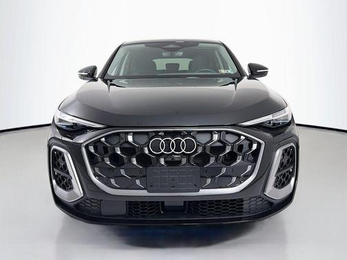 Mythos Black Metallic 2025 Audi Q5 Premium Plus TFSI quattro S tronic