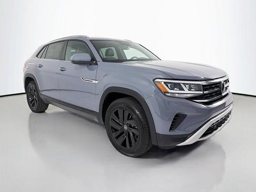 Pure Gray 2022 Volkswagen Atlas Cross Sport 3.6L V6 SE w/Technology