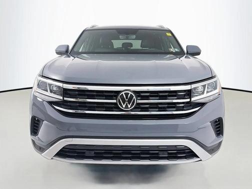 Pure Gray 2022 Volkswagen Atlas Cross Sport 3.6L V6 SE w/Technology