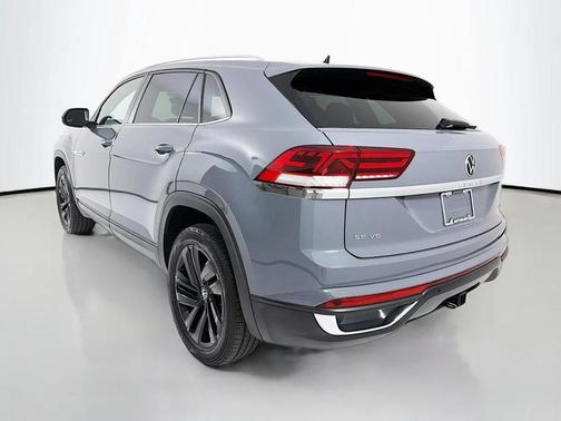 Pure Gray 2022 Volkswagen Atlas Cross Sport 3.6L V6 SE w/Technology