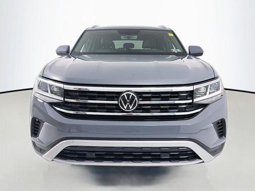 Pure Gray 2022 Volkswagen Atlas Cross Sport 3.6L V6 SE w/Technology