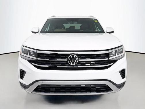 Pure White 2022 Volkswagen Atlas Cross Sport 3.6L V6 SE w/Technology