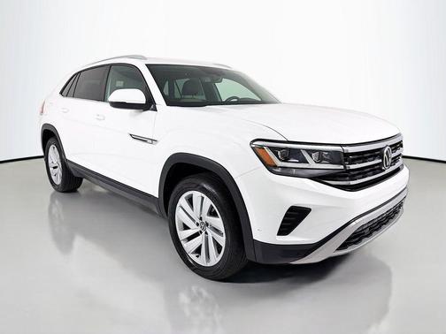 Pure White 2022 Volkswagen Atlas Cross Sport 3.6L V6 SE w/Technology