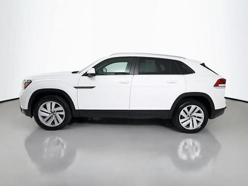 Pure White 2022 Volkswagen Atlas Cross Sport 3.6L V6 SE w/Technology