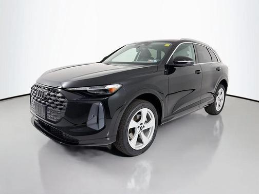Mythos Black Metallic 2026 Audi Q5 Premium Plus TFSI quattro S tronic