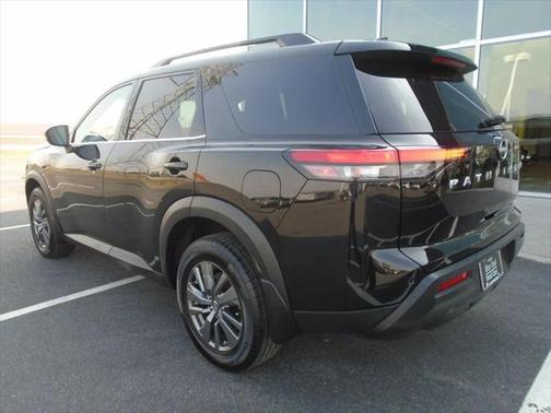 2022 Nissan Pathfinder SV 4WD