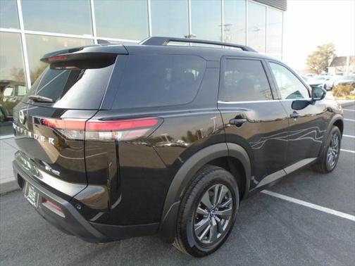 2022 Nissan Pathfinder SV 4WD